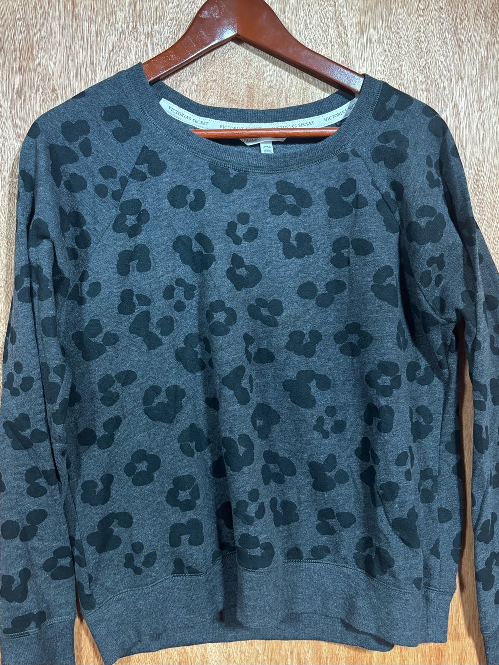 Victoria’s Secret Grey Leopard Print Pullover Sweatshirt Large
